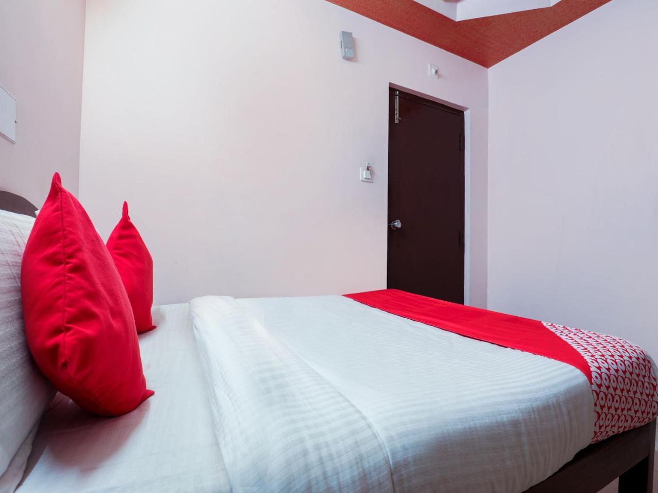 Oyo 10711 Hotel Nsnr Residency Visakhapatnam Ngoại thất bức ảnh