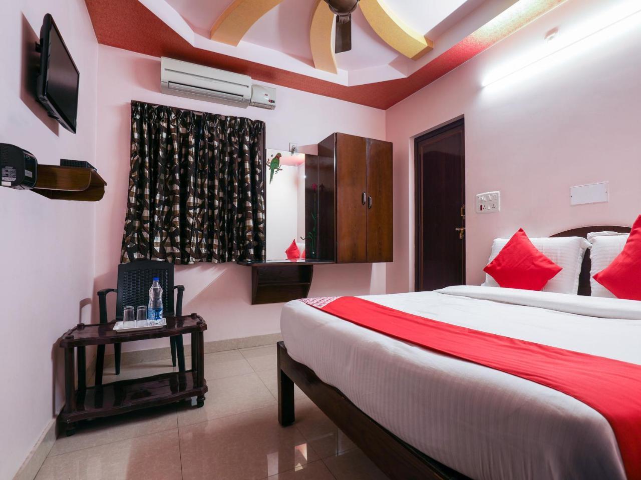 Oyo 10711 Hotel Nsnr Residency Visakhapatnam Ngoại thất bức ảnh