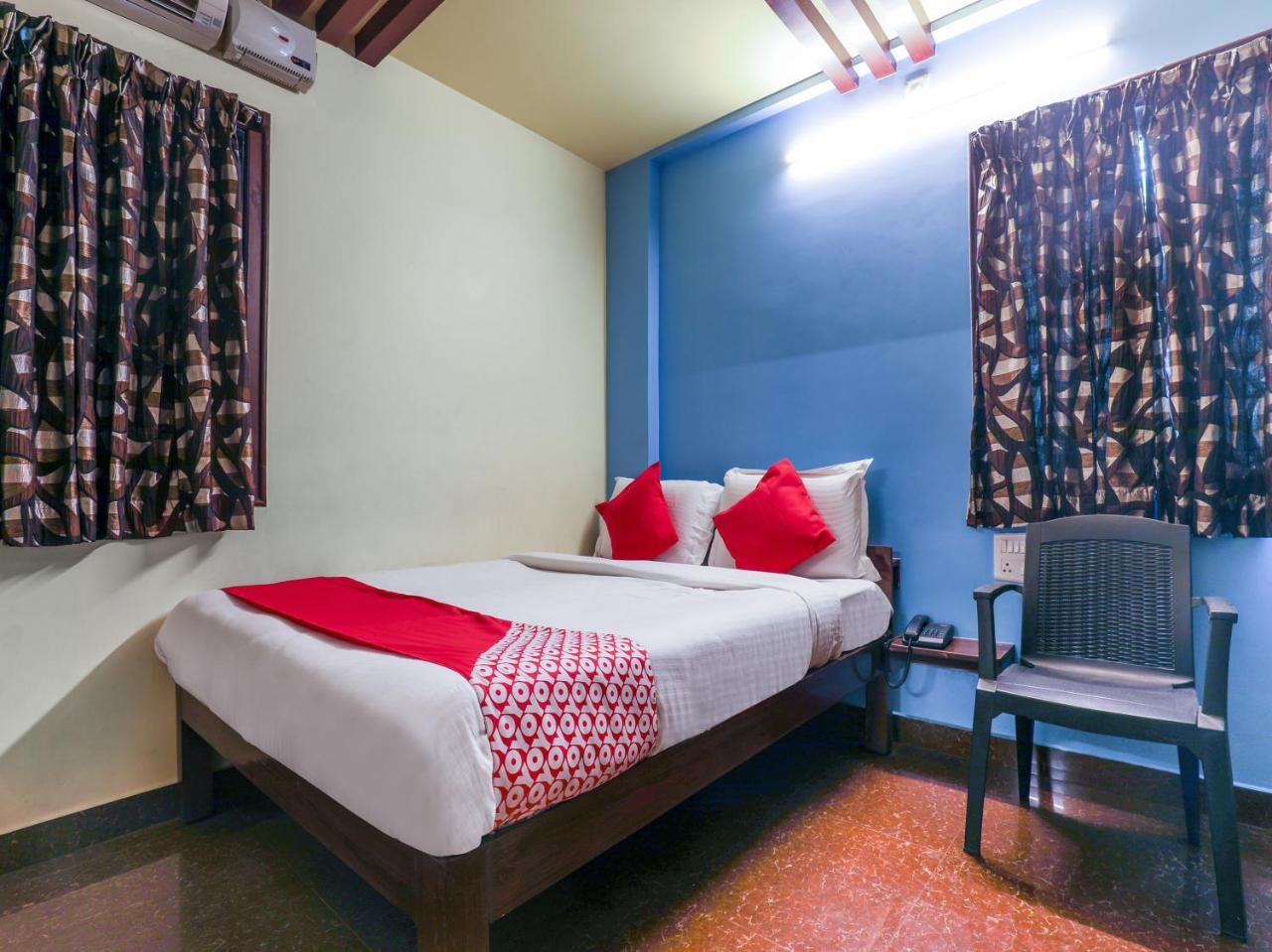 Oyo 10711 Hotel Nsnr Residency Visakhapatnam Ngoại thất bức ảnh