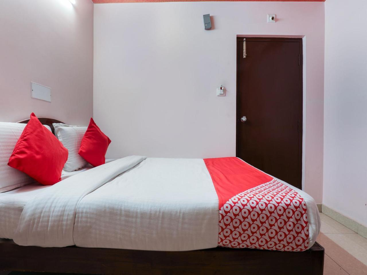 Oyo 10711 Hotel Nsnr Residency Visakhapatnam Ngoại thất bức ảnh