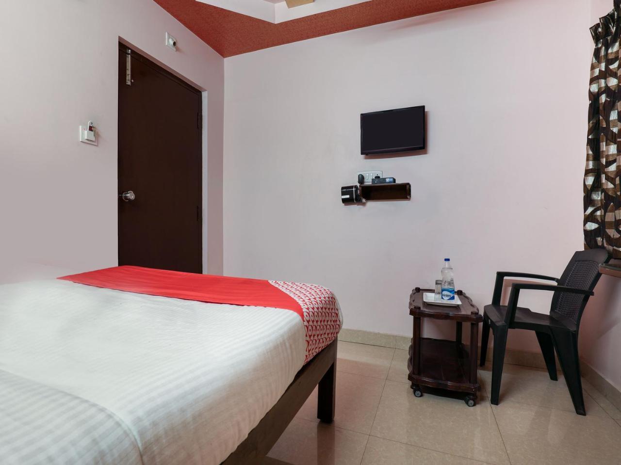 Oyo 10711 Hotel Nsnr Residency Visakhapatnam Ngoại thất bức ảnh
