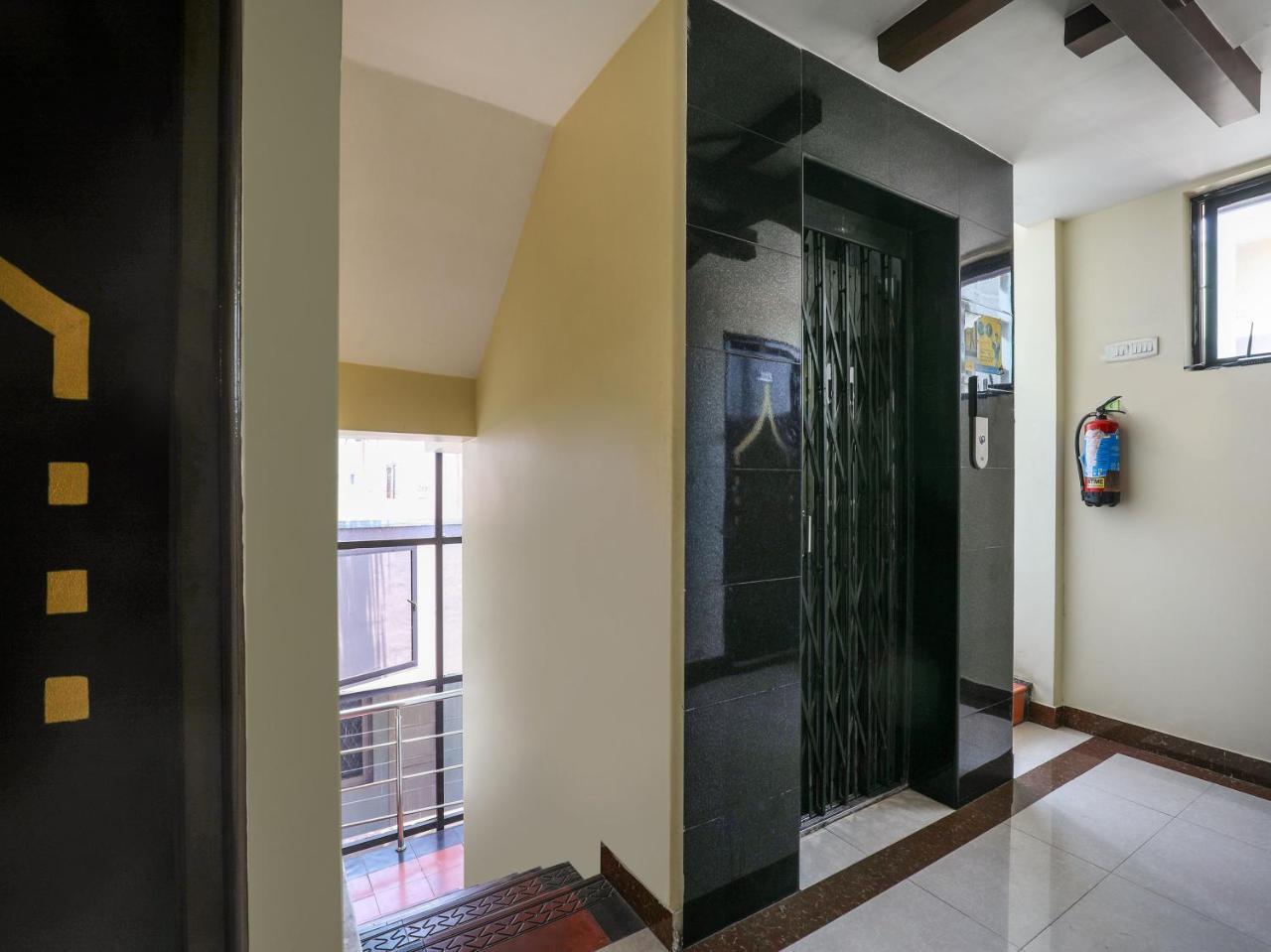 Oyo 10711 Hotel Nsnr Residency Visakhapatnam Ngoại thất bức ảnh